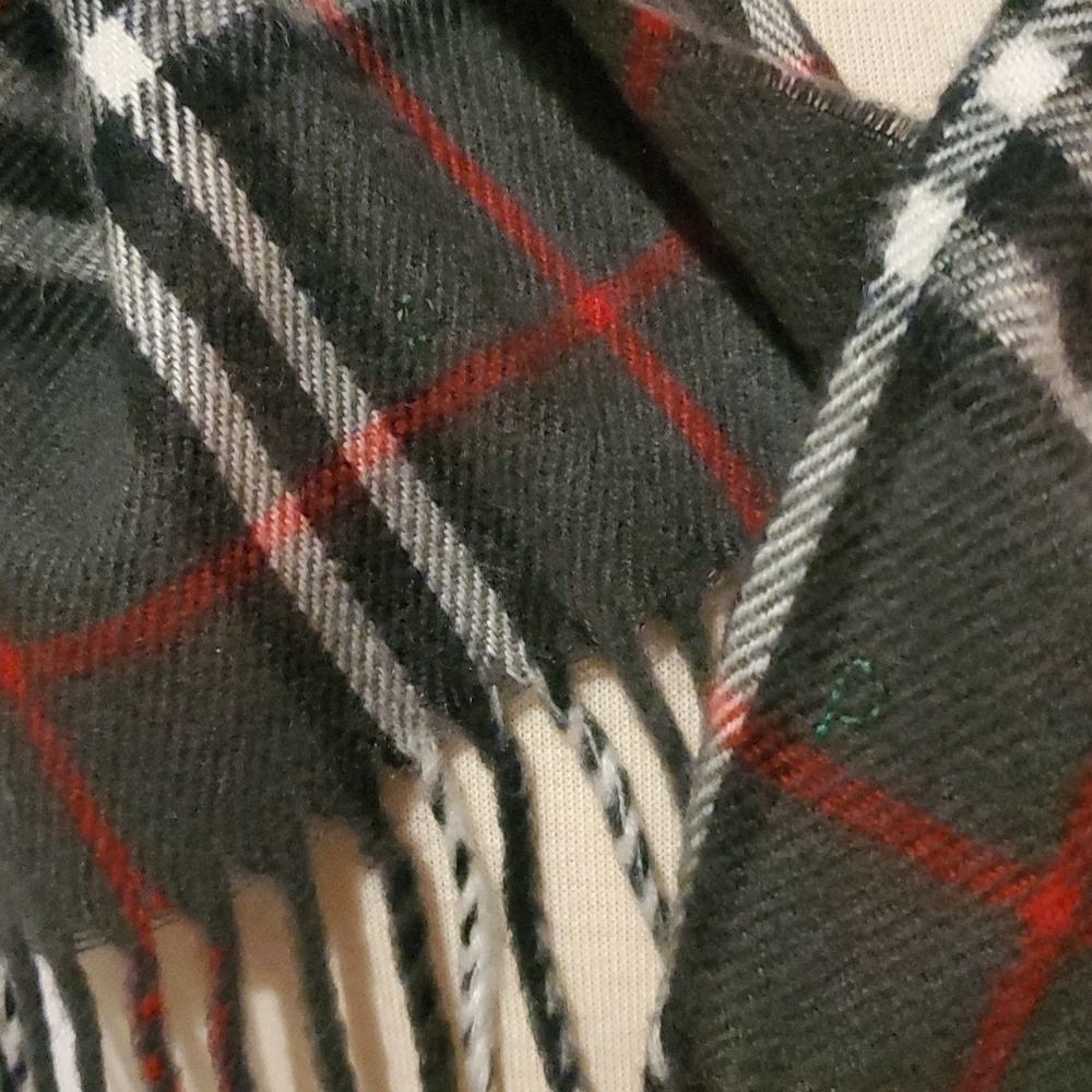 PLAID Scarf Grey, white, red, & Black - Picture 5 of 7